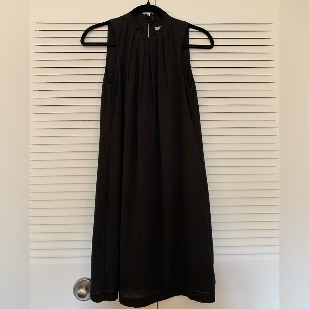 Black Sleeveless Semiformal Dress